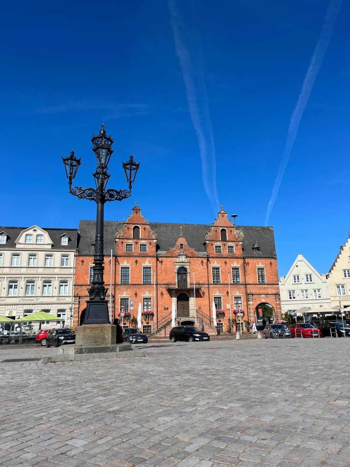 Lykkefund - Ferienwohnungen In Hafennaehe Glückstadt Eksteriør billede
